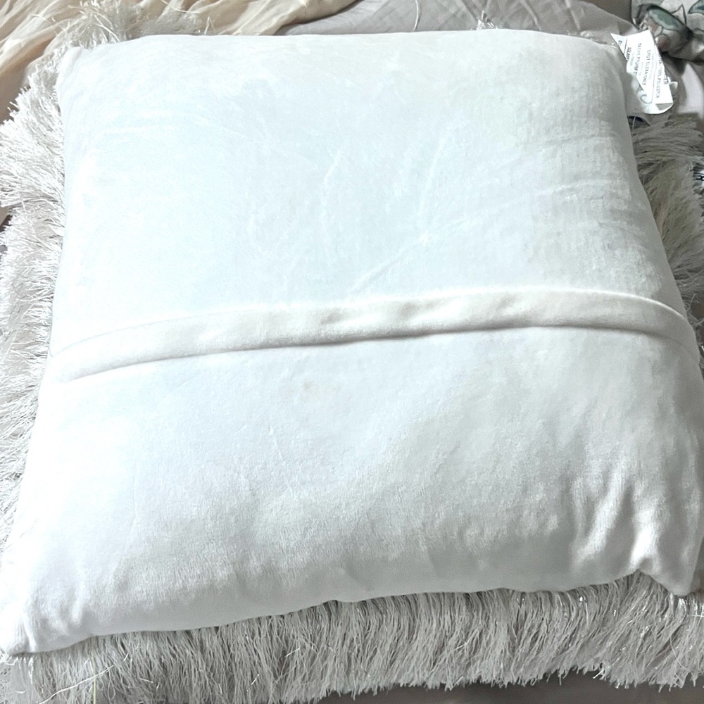 Celebrity Home,Perfect!Stunning Ivory Shag EyelashThrow Pillow 22x22,(MSRP $129) - Picture 5 of 7